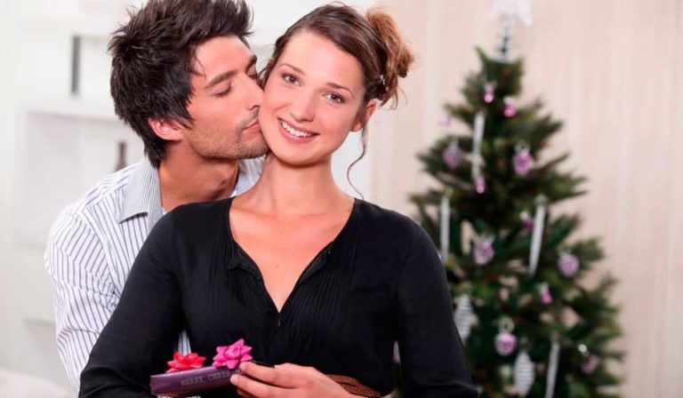 Що подарувати дружині на свято?